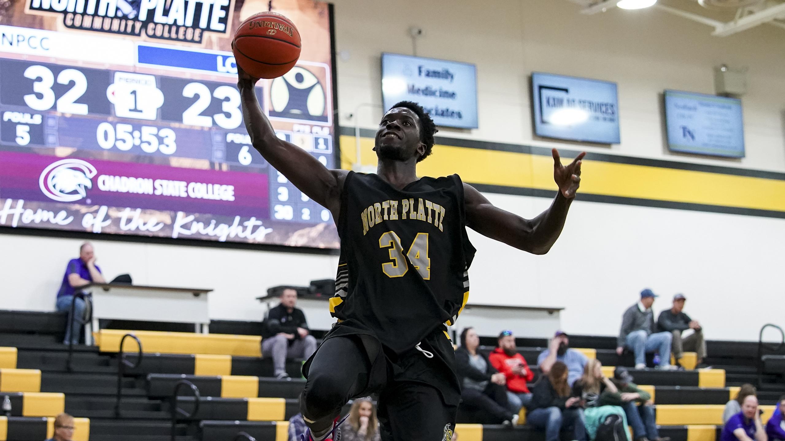 Knights dominate Golden Eagles at home