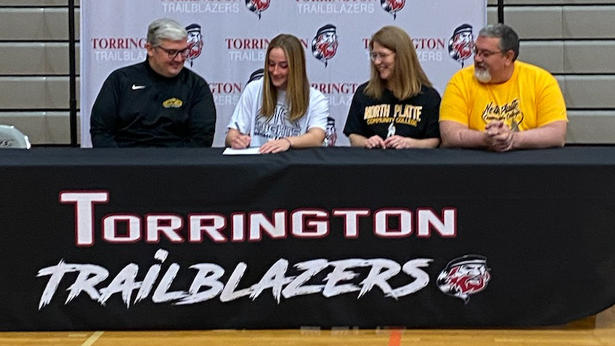 Reece signs letter of intent for Knights women’s basketball